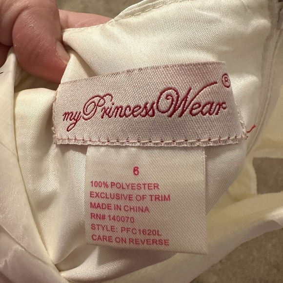 Princess Wear White and Red Organza Dress Size 6 - Picture 5 of 6